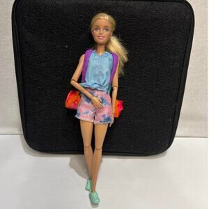 Barbie - It Takes Two "Malibu" Camping Doll with Backpack and Roll Out Bed